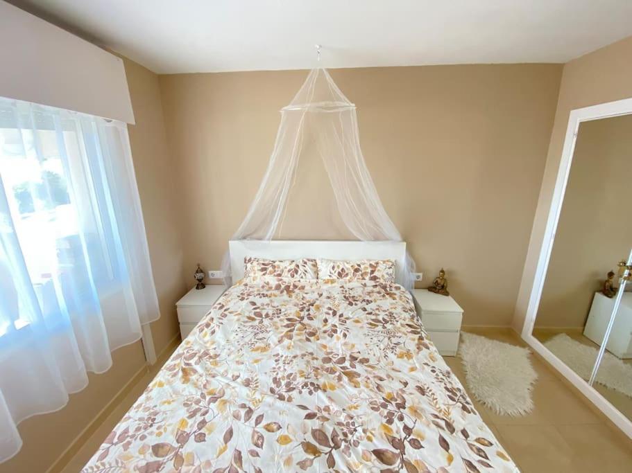 Lovely 1 Bedroom Apartment With Sea Views And Pool Эстепона Экстерьер фото